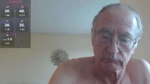 Snapshot of anax69 chatting on 05.11.26 mario online show from 05.11.26