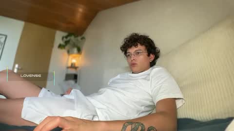 Snapshot of anddres_boss chatting on 09.22.25 Tell Me ANDRESS ----- online show from 09.22.25