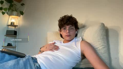 Snapshot of anddres_boss chatting on 09.29.25 Tell Me ANDRESS ----- online show from 09.29.25