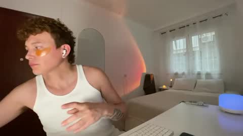 Snapshot of anddres_boss chatting on 04.25.26 Tell Me ANDRESS ----- online show from 04.25.26