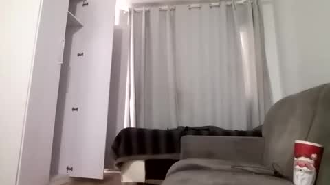 Snapshot of andemax chatting on 12.14.24 And 16.8 online show from 12.14.24