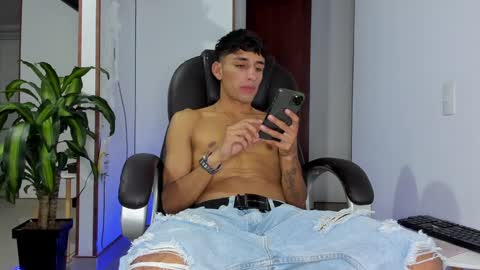 Snapshot of ander_012 chatting on 01.29.25 Ander Arias online show from 01.29.25