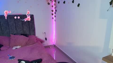 Snapshot of andra_rosse chatting on 05.31.26 Andra de la Rosse online show from 05.31.26