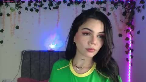 Snapshot of andra_rosse chatting on 06.14.26 Andra de la Rosse online show from 06.14.26