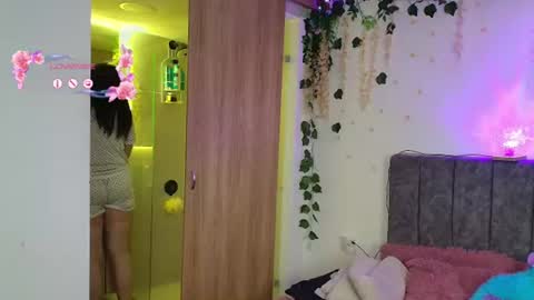 Snapshot of andra_rosse chatting on 06.20.26 Andra de la Rosse online show from 06.20.26
