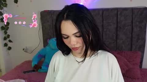 Snapshot of andra_rosse chatting on 06.23.26 Andra de la Rosse online show from 06.23.26