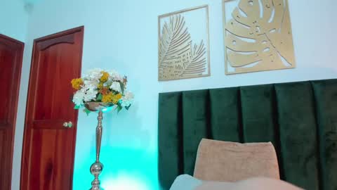 Andra Cyrus online show from 01.27.25