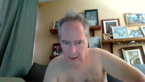 Snapshot of andre6045 chatting on 01.12.26 andre6045 online show from 01.12.26