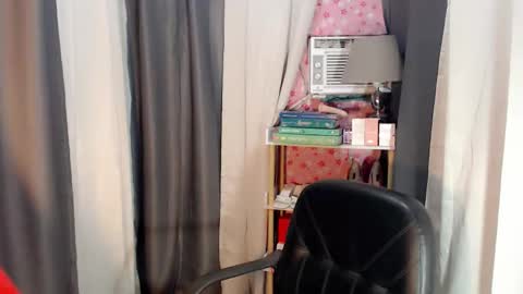 Snapshot of andrea06121998 chatting on 03.14.26 andrea06121998 online show from 03.14.26