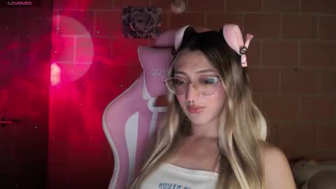 Snapshot of andrea_camila chatting on 09.09.25 Andrea  online show from 09.09.25