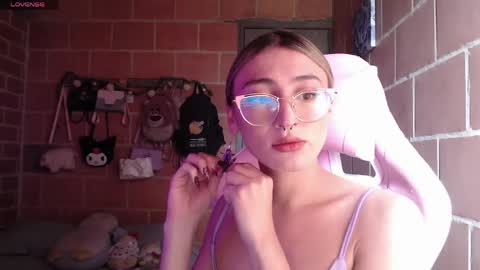 Snapshot of andrea_camila chatting on 05.25.26 Andrea online show from 05.25.26