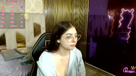 Snapshot of andrea_tay1 chatting on 06.15.26 andrea_tay1 online show from 06.15.26