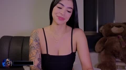 Snapshot of andrea_torres_ chatting on 04.17.26 online show from 04.17.26