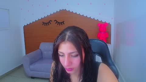 Snapshot of andrea_torres_t chatting on 03.11.25 Andrea online show from 03.11.25
