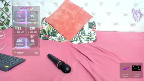 Naomi Andrea Daviss online show from 11.20.25