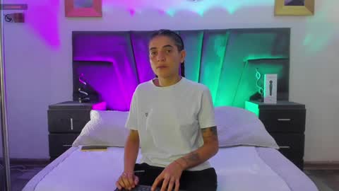 Snapshot of andreaandkarina chatting on 01.19.25 Andrea  Karina online show from 01.19.25