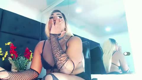 Snapshot of andreasheglus chatting on 03.07.25 Andrea online show from 03.07.25