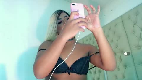 Snapshot of andreasheglus chatting on 03.08.25 Andrea online show from 03.08.25