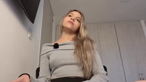 Snapshot of andreau_19 chatting on 02.27.26 andreau 19 online show from 02.27.26