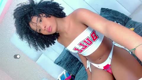 Snapshot of andreayano chatting on 09.22.25 andreayano online show from 09.22.25