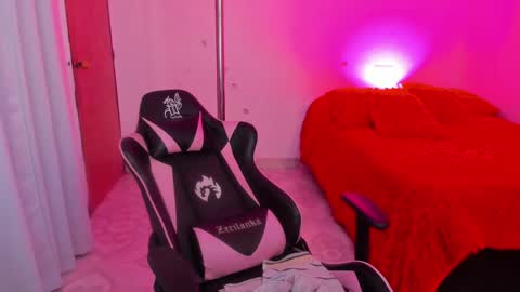 Snapshot of andreeart chatting on 02.01.25 ig online show from 02.01.25