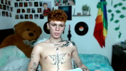 Snapshot of andreewwolffman chatting on 03.08.25 Andrew online show from 03.08.25