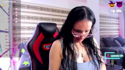 Snapshot of andrefoxx_ chatting on 10.24.25 andre online show from 10.24.25