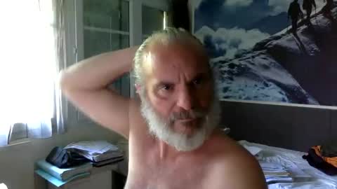 Snapshot of andrei2512 chatting on 05.25.26 andrei2512 online show from 05.25.26
