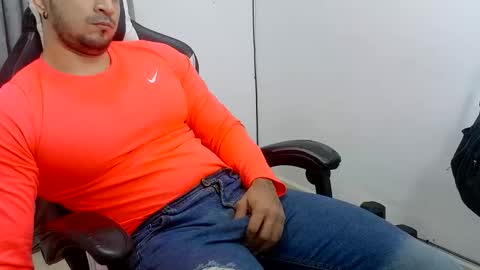 Snapshot of andres180950734 chatting on 04.14.26 andres180950734 online show from 04.14.26