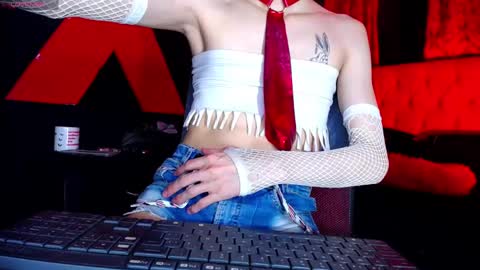 Snapshot of andres992563 chatting on 05.11.26 Alann online show from 05.11.26