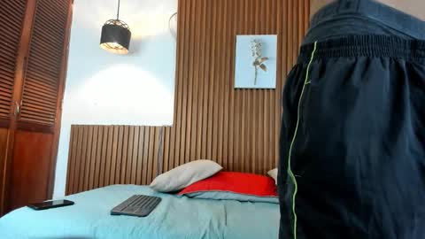 Snapshot of andres_belari chatting on 10.13.25 andres_belari online show from 10.13.25