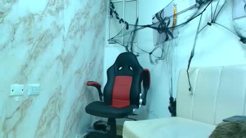 Snapshot of andres_stud chatting on 10.23.25 andres_stud online show from 10.23.25