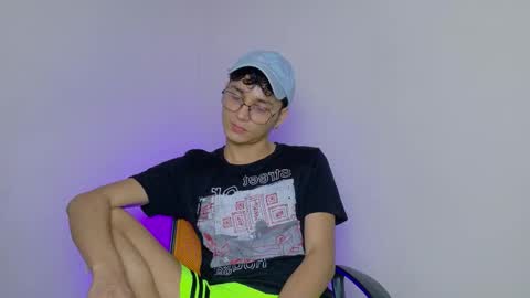 Snapshot of andrew_dann chatting on 11.28.25 andres online show from 11.28.25