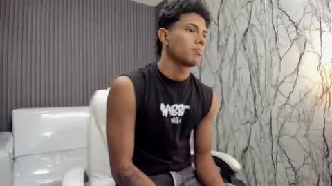 Snapshot of andrew_myersx chatting on 12.19.25 ANDREW online show from 12.19.25