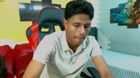 Snapshot of andrew_myersx chatting on 12.20.25 ANDREW online show from 12.20.25