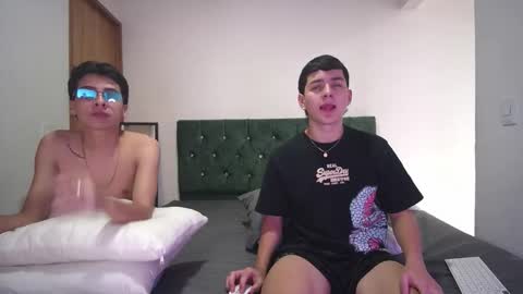 Snapshot of andrew_restrepo chatting on 10.12.25 andrew restrepo online show from 10.12.25