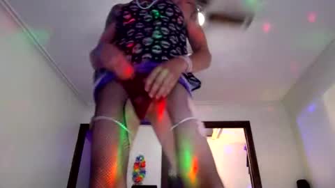 Snapshot of andrewgennie chatting on 10.22.25 andrewgennie online show from 10.22.25