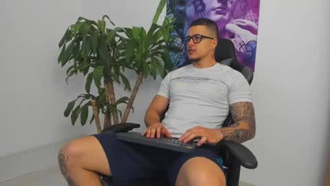 Snapshot of andrewmaterazzi chatting on 12.21.24 andrewmaterazzi online show from 12.21.24