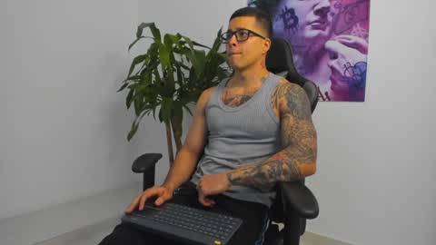 Snapshot of andrewmaterazzi chatting on 03.09.25 andrewmaterazzi online show from 03.09.25