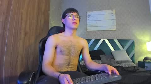 Snapshot of andreww_whitee chatting on 12.10.24 AndreW White online show from 12.10.24