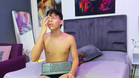 Snapshot of andrik_vane chatting on 09.17.25 andrik_vane online show from 09.17.25