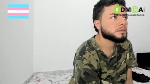 Snapshot of androgynous_love chatting on 01.19.25 hugeclit online show from 01.19.25