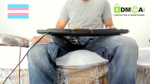 Snapshot of androgynous_love chatting on 02.16.25 hugeclit online show from 02.16.25