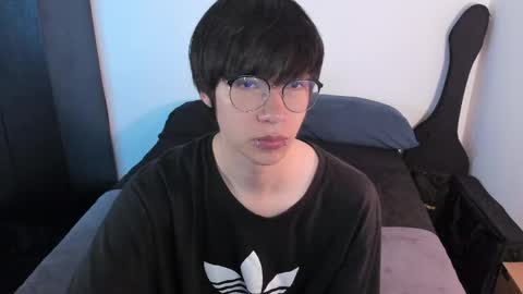 Snapshot of andy_bankai chatting on 04.17.26 twx Andy twink3 online show from 04.17.26