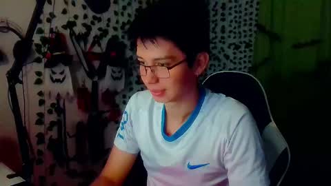 Snapshot of andy_gray01 chatting on 11.17.25 Andy Gray online show from 11.17.25