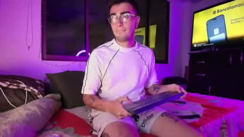Snapshot of andy_shaaw chatting on 06.19.26 Andres online show from 06.19.26