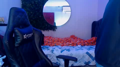 Snapshot of andyanddant chatting on 03.05.25 andyanddant online show from 03.05.25