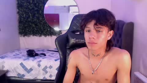 Snapshot of andyanddant chatting on 03.10.25 andyanddant online show from 03.10.25