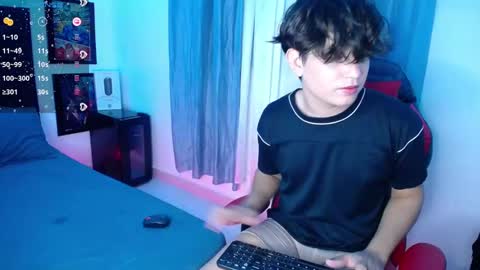 Snapshot of andyboy_19 chatting on 01.22.25 andy online show from 01.22.25