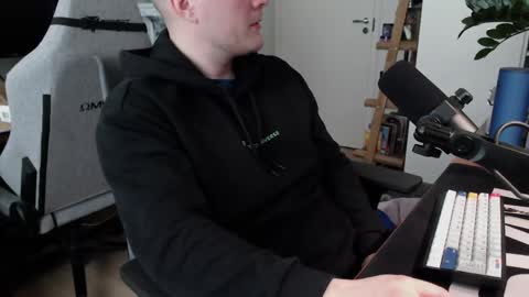 andycandy1994 online show from 04.26.26